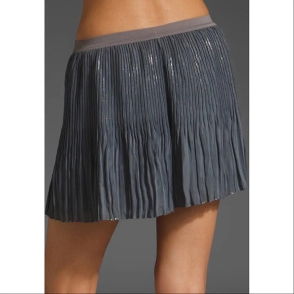 FREE PEOPLE NWOT Crinkle Pleat Foil Skort in Gunmetal Combo - Picture 3 of 7